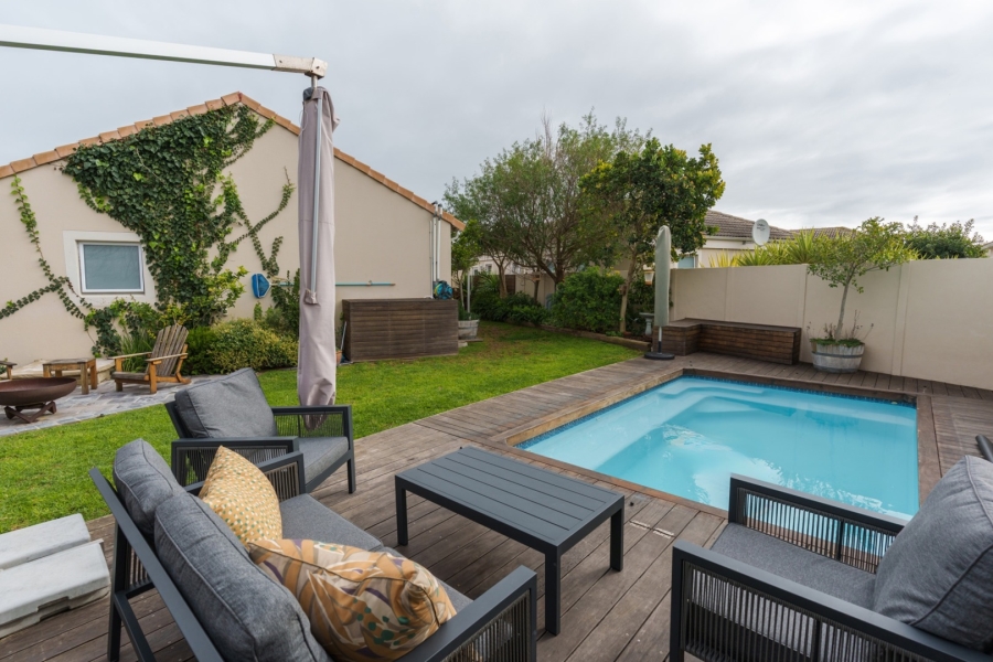 4 Bedroom Property for Sale in Sunningdale Western Cape